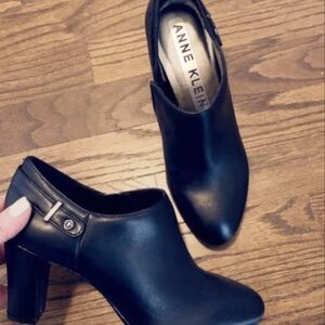 Anne Klein Black Heeled Sophie Boots Sleek Ankle Design
